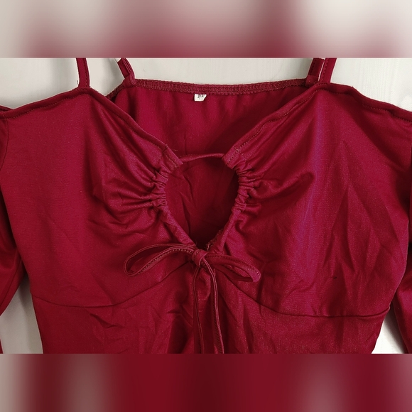 Womens Off Shoulder burgundy red Long Sleeve w/adjustable straps Crop Top Size M - Picture 3 of 8